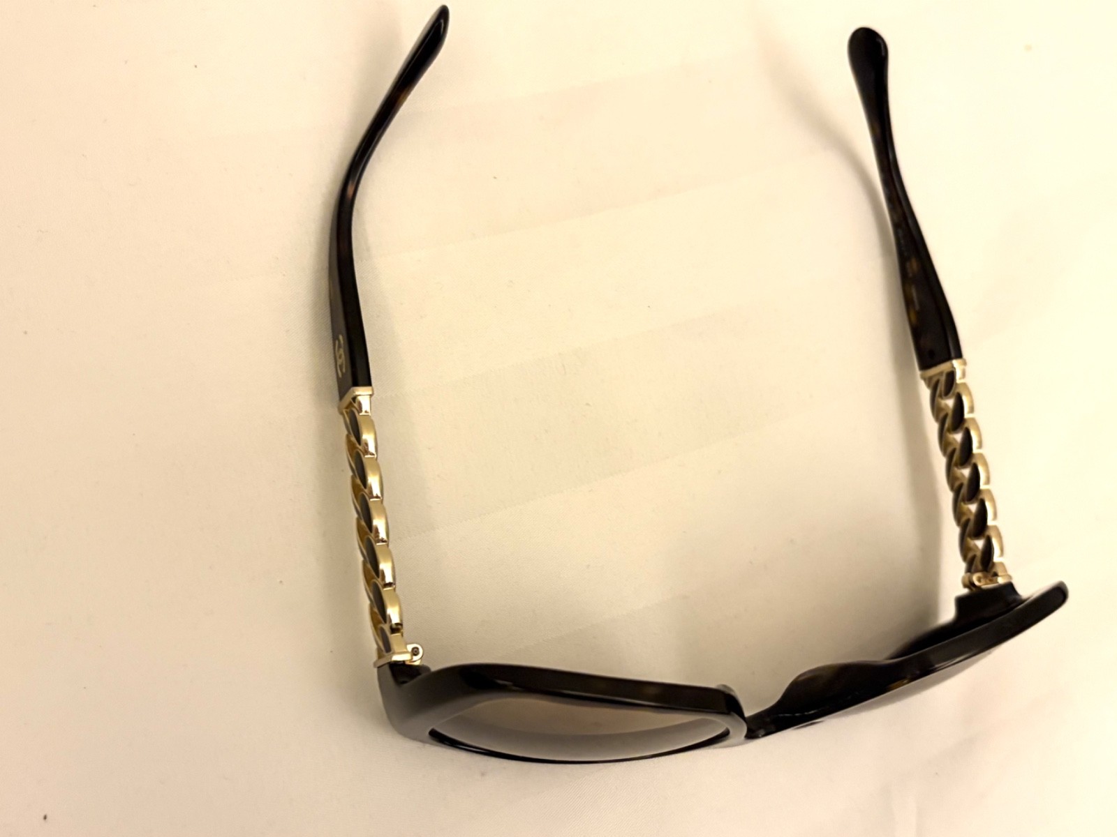 CHANEL Tortoise Shell Square Frame Chain-Link Sun… - image 12