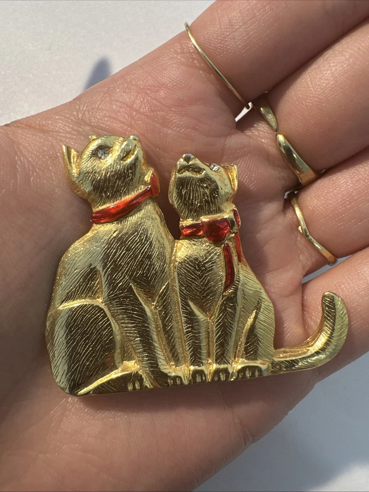 Broche chat, Avec Petit Nœud Rouge Bijoux Fantaisie