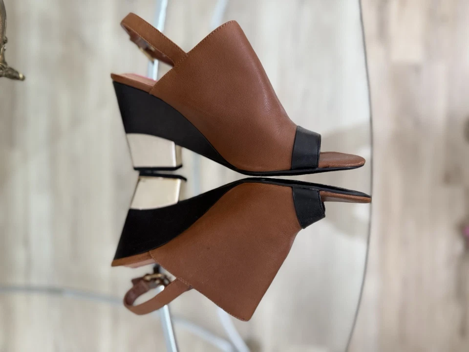 Zapatos Isaac Mizrahi Cuña Cordones Cuero Negro y Dorado Acento Talla 7.5 Algunos Pelados Foto 4 de 4