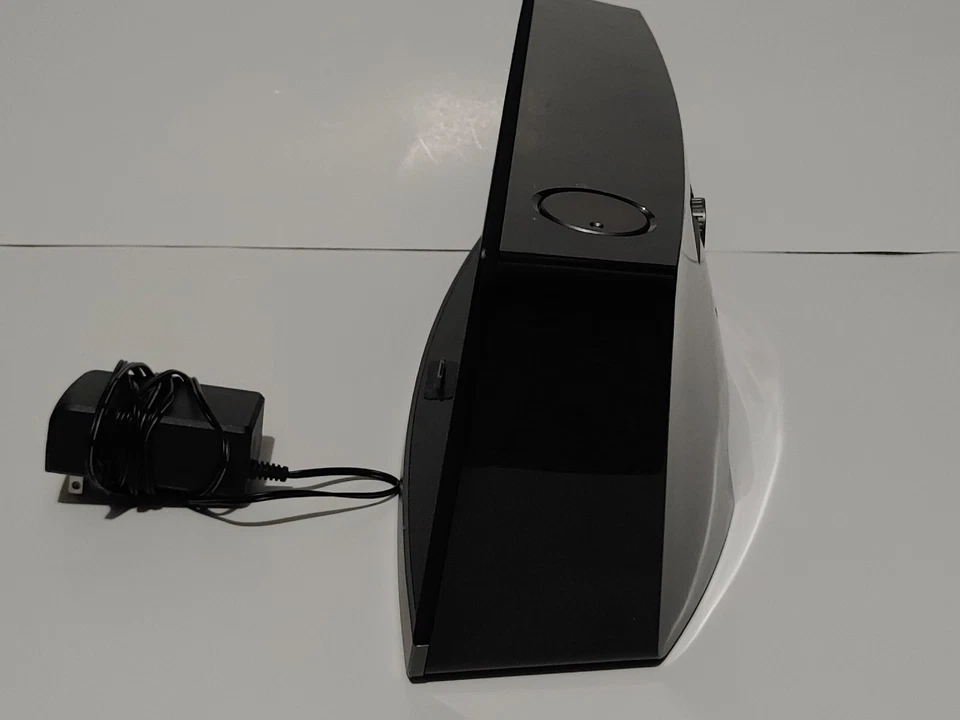 VIZIO VSD210 High Definition Audio iPod iPhone and iPad 30pin Connector Dock - Image 3 of 4