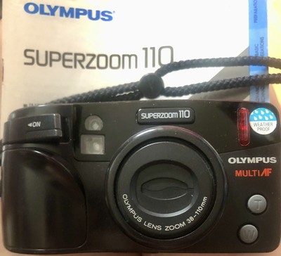 Neuwertige Olympus Superzoom 110 35mm kompakte wetterfeste Kamera +Instr. französisch/eng.