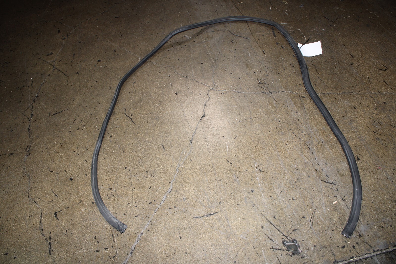 Ferrari California T, Trunk Rubber Weather Strip Molding, Used, P/N 85156500