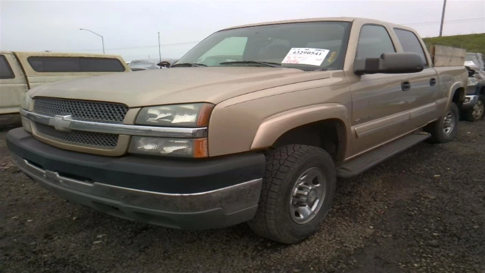 Manija de puerta exterior delantera derecha usada se adapta a: camioneta Chevrolet Silverado 2500 2004 Foto 3 de 4