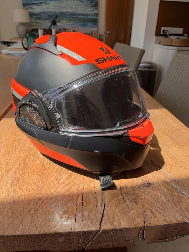 Shark Motorcycle Helmet - Image 3 of 4