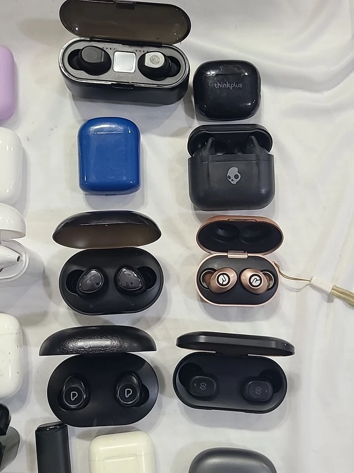 Mixed Lot Of 50 Wireless Earbuds Various Brands Untested   FOR PARTS ONLY #122 - Image 2 of 4
