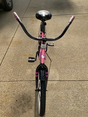 Beautiful Hello kitty 20” Bicycle W/ rare Hello Kitty Spoke Clips