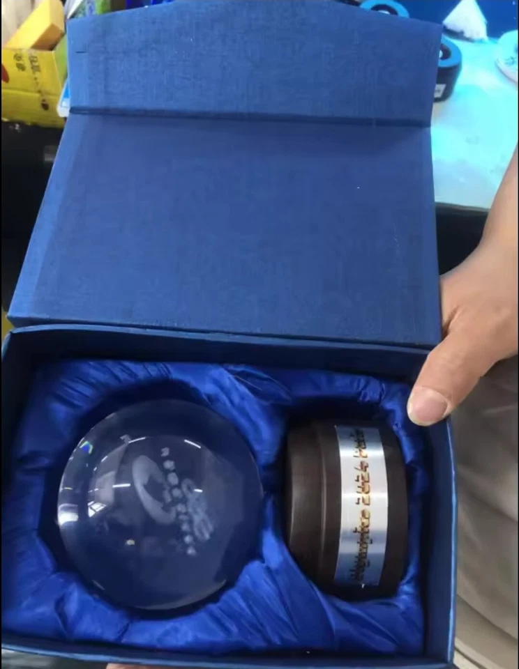 Recuerdo de los Juegos Olímpicos de París 2024 | Bola giratoria con iluminación | Coleccionable Foto 3 de 4