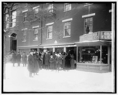 Photo:Fannie May Candy Co Storefront Crowd Winter Chicago 1919 1920