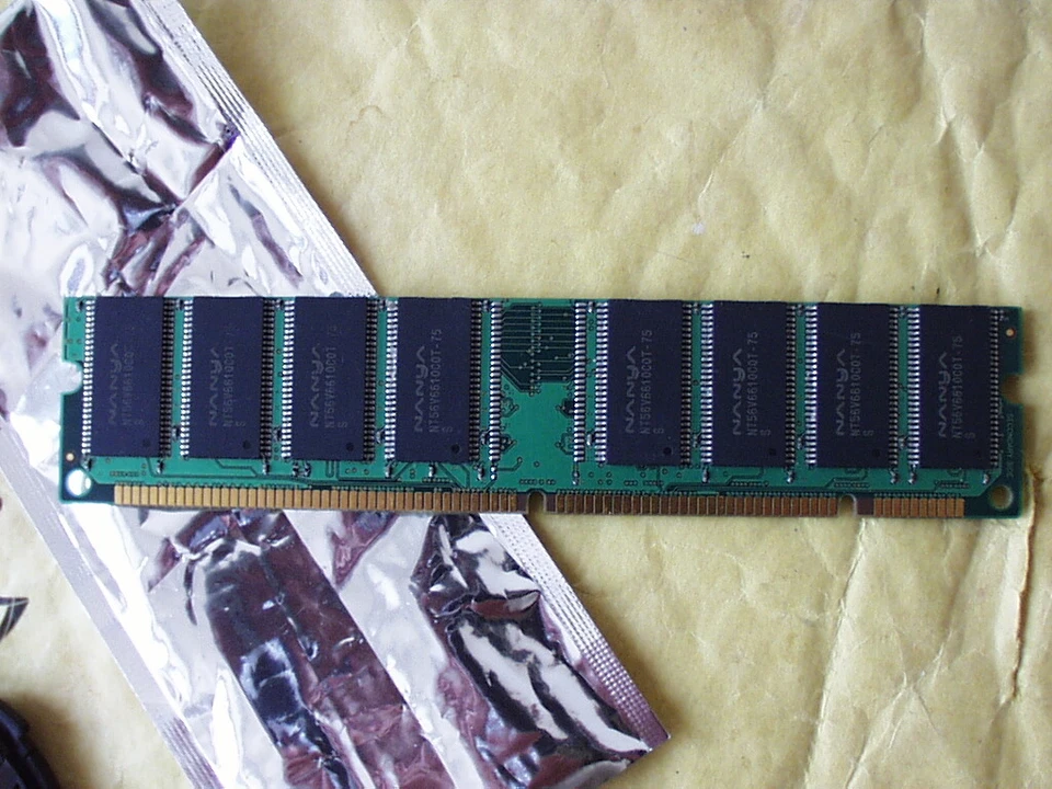 Nanya 128MB PC133 Synchronous DRAM 133MHz computer system memory - Image 2 of 3