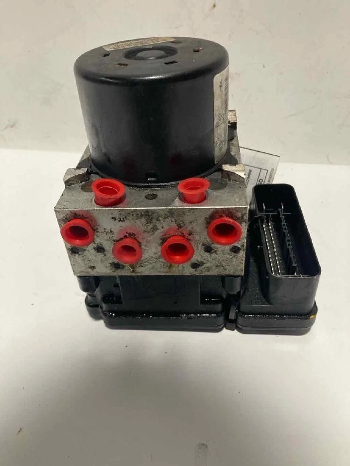 2011 Chrysler Town & Country ABS Anti-Lock Brake Control Pump Assembly OEM - Imagem 2 de 4