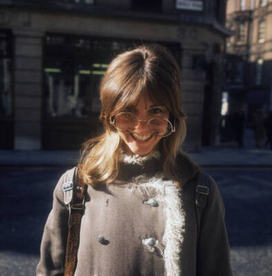 Olivia Newton-John in a pair of oversize glasses 1970 OLD PHOTO
