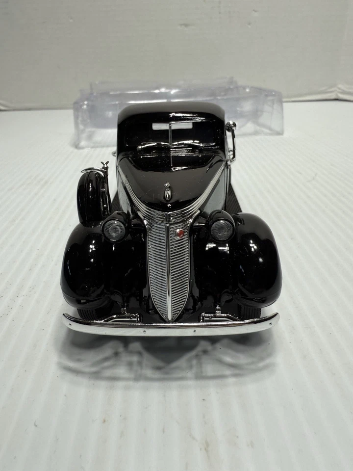 Signature Models - 1937 Studebaker Pickup Black - 1:32 Metal Diecast Car - Image 2 of 4