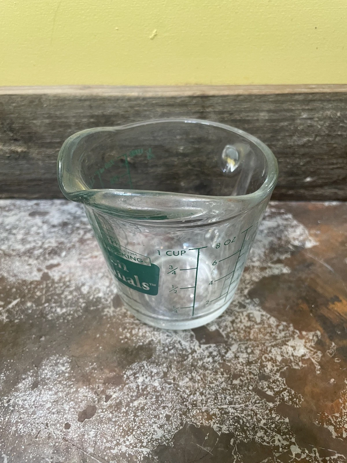 vintage Anchor Hocking "Oven Basics" 1 cup glass measuring cup Green lettering