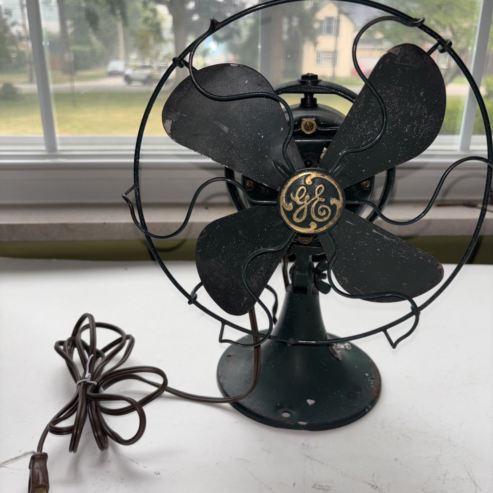 GE 8 VINTAGE 1930s ELECTRIC TABLE FAN. WORKS GREAT.
