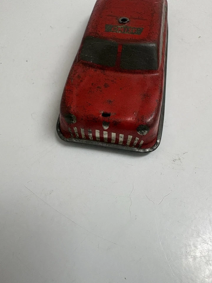 Coche de juguete vintage Wyandotte litográfico de hojalata jefe sedán rojo años 40 estilo cuerda prensado Foto 2 de 4