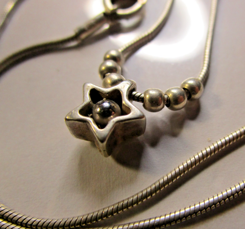 ONE PIECE VINTAGE STERLING SILVER CHAIN PENDANT - Picture 5 of 5