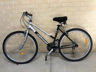 giant elwood se ladies 26 bicycle
