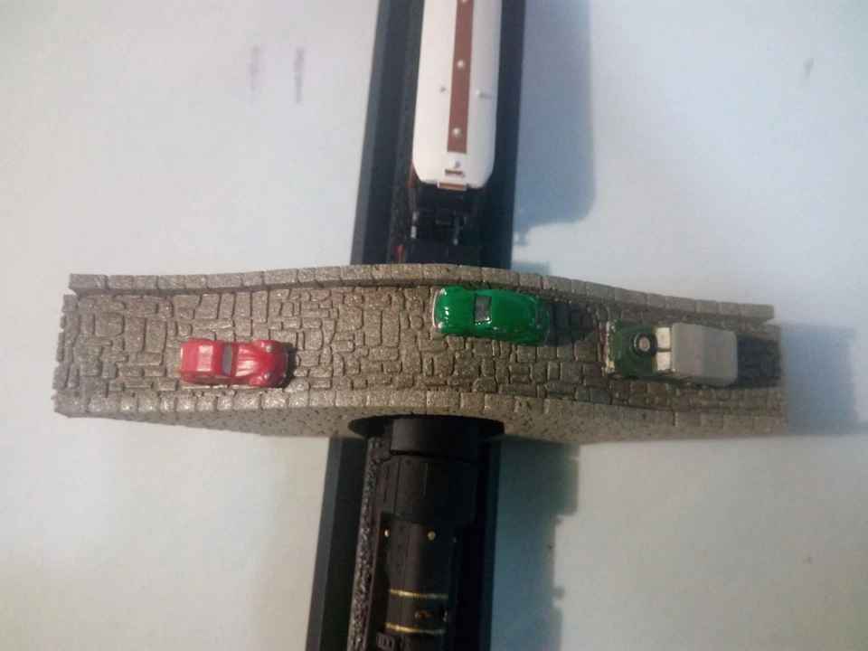 Z GAUGE STONE BRIDGE SINGLE TRACK NEW MODEL OVERPASS LASER ENGRAVED PRO PAINTED - Image 4 of 4