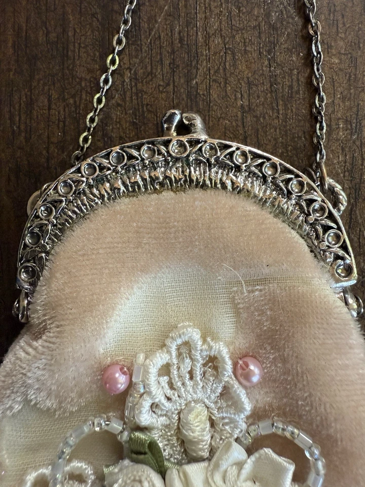 BOLSO DE NOVIA VICTORIANO CON CUENTAS Foto 4 de 4