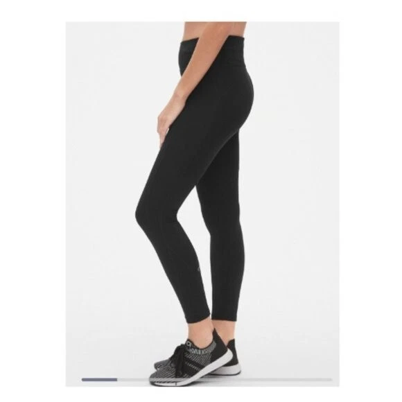 Maternity GapFit Leggings in Sculpt Compression