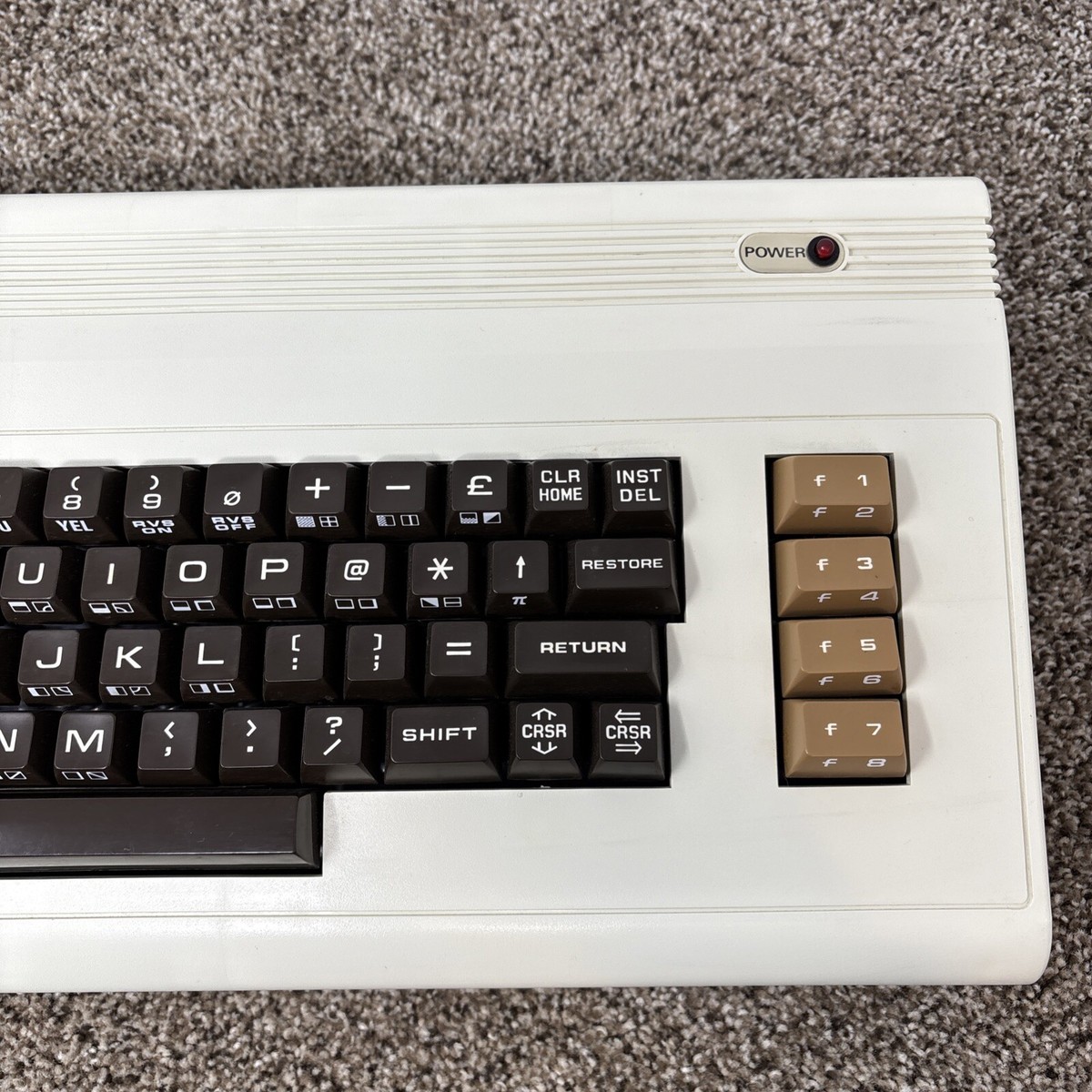 Commodore Vic-20 Computer - w/ PET Keys - Works Great Low Serial