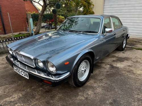 1985 Jaguar Sovereign V12 BARN FIND low miles, runs/drives needs re commisioning - Picture 1 of 24