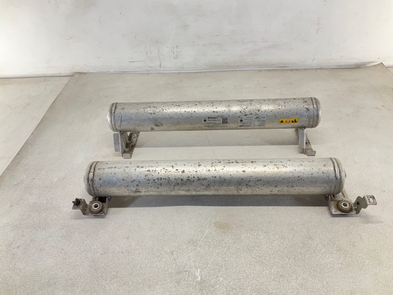 17-20 MASERATI Levante Rear Air Ride Suspension Tank Reservoir Pair OEM