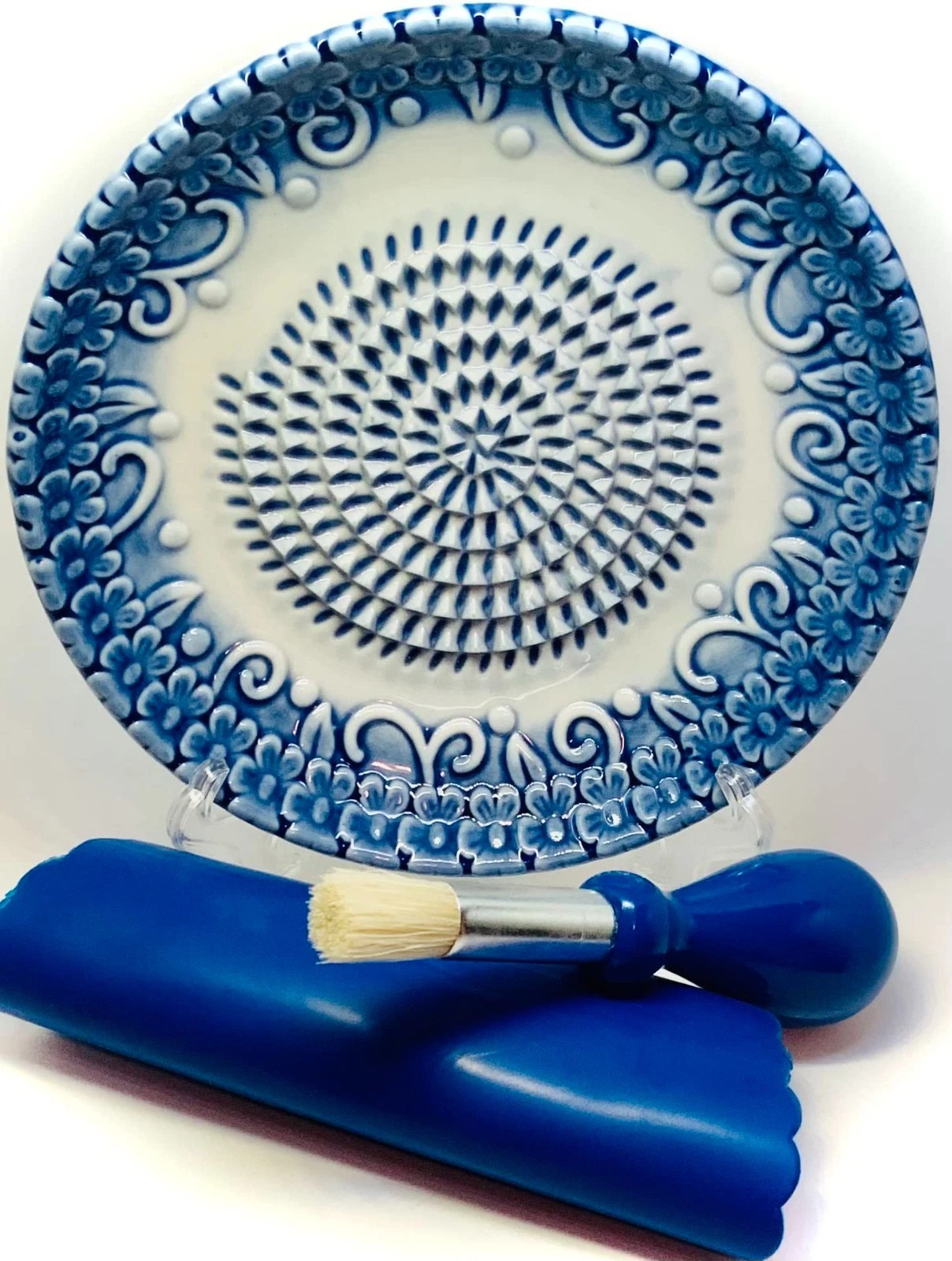 Premium Ceramic Garlic Grater Plate Set - 4-Piece with Peeler & Brush - Blue Des