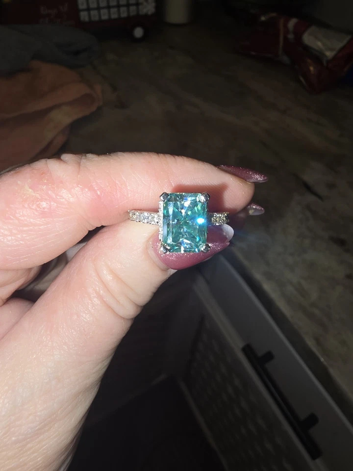 5.60ct VVS1 White Blue Emerald Cut Real Moissanite Ring 925 Silver Size 7 - Image 2 of 4