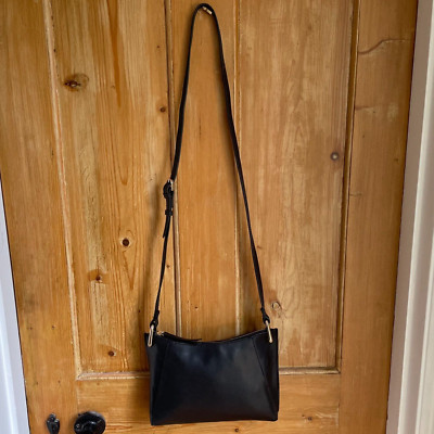 Accessoire Messenger Umhängetasche Handtasche Leder schwarz gold Umhängetasche Reißverschluss