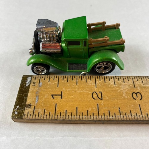 2002 Funline Muscle Machine Green ‘29 Ford Model A Truck With Rubber Tires 1:64 - Picture 8 of 8