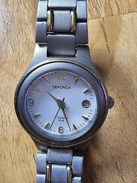 Exquisite Sekonda 4912 Titanium Date WR50M Quartz Ladies Bracelet