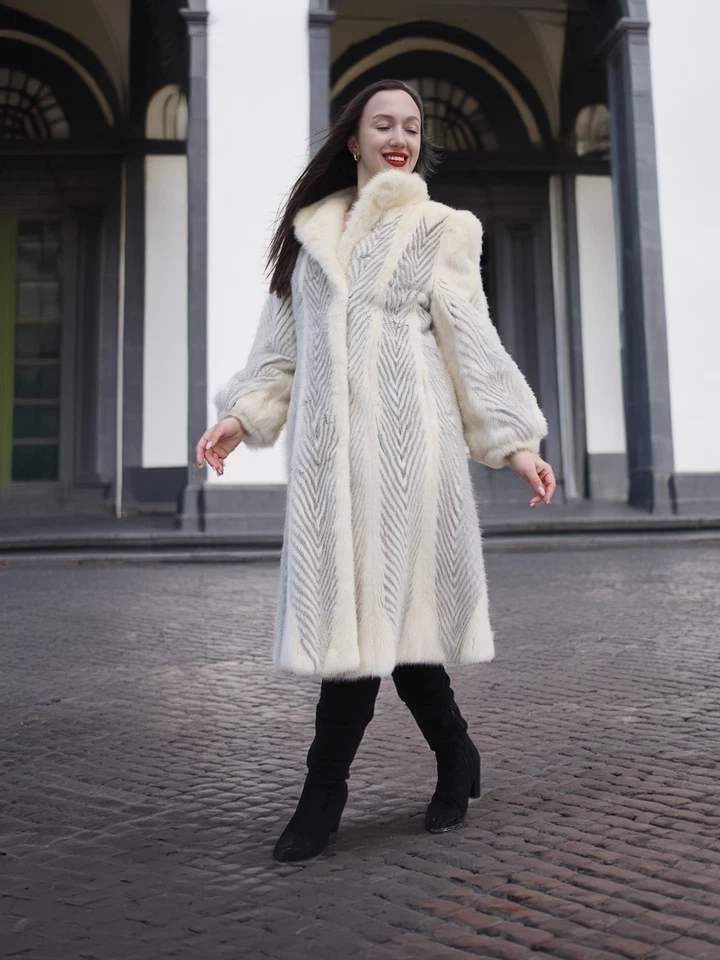 The Chevron Heiress - Casaco de vison espinha de peixe pérola e safira P P frete rápido - Imagem 2 de 4