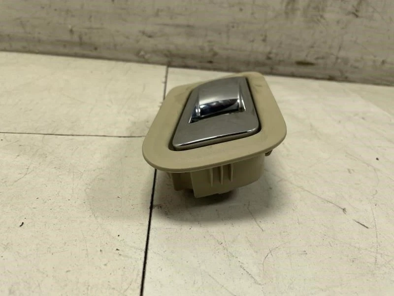 2015 福特 TAURUS SE 后方右乘客侧室内门把手 原始设备制造商 + — 第 3/4 张图片