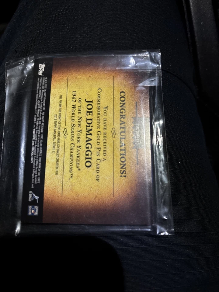 Prendedor dorado conmemorativo de la Serie Mundial 1947 Topps Joe DiMaggio 2012 #GWSP-JD Foto 2 de 2