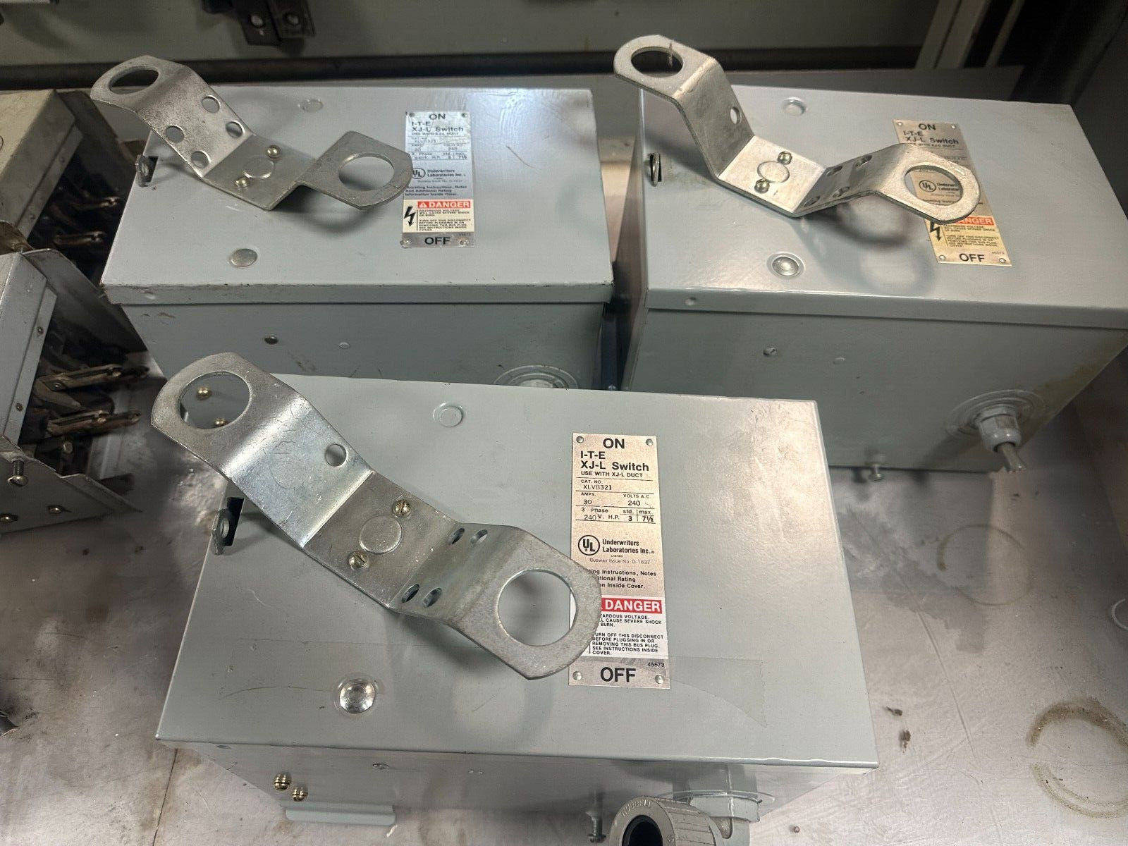 Siemens XLVB321, 30A, 3-P, ONE Bus Plug