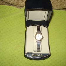 Antique/Vintage Pulsar ladies quartz watch/Date With Case