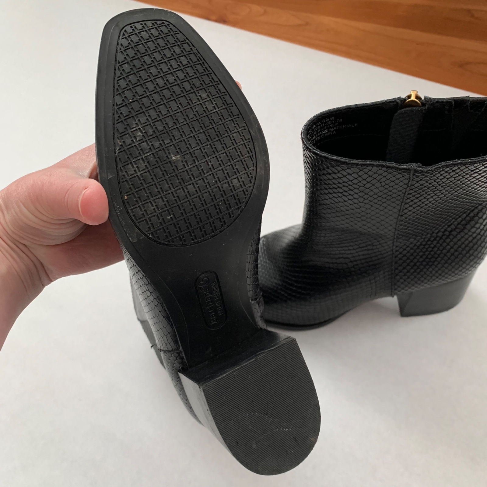 BareTraps Posture Plus Black Leather 