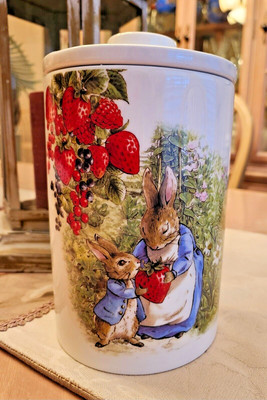 PETER RABBIT BEATRIX POTTER EASTER CERAMIC CANISTER COOKIE JAR BY ZRIKE NEW