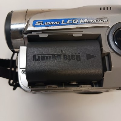 JVC GR-DA30U Digital Video Camera 30x Optical Zoom Sliding Monitor