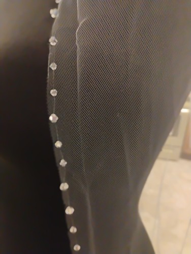 Wedding Veil White Color beaded Edging Fingertips Leght - Picture 2 of 4