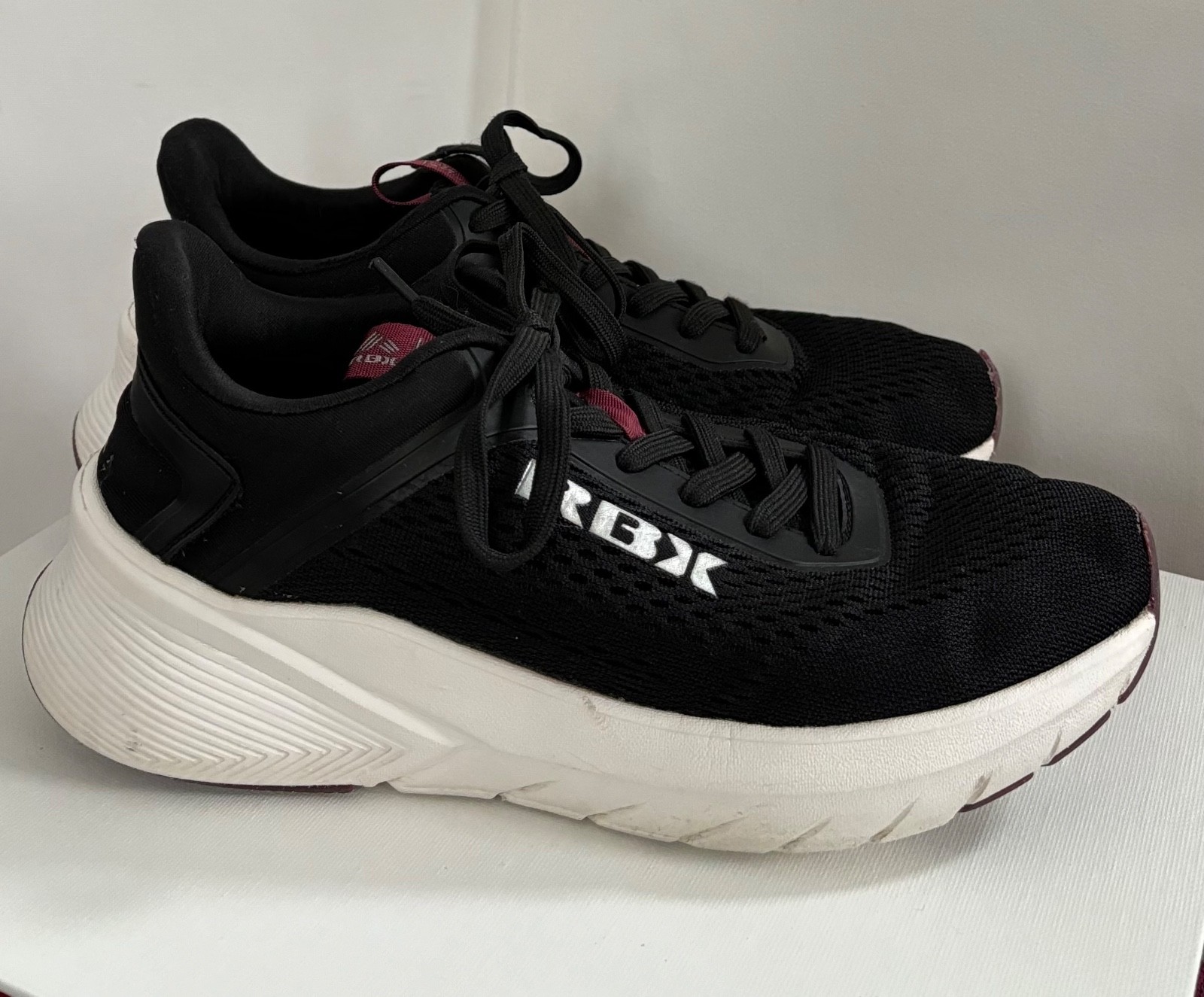 Men's Size 9 Black and White RBX Comfortable Stretch Mesh Sneakers thumbnail 5