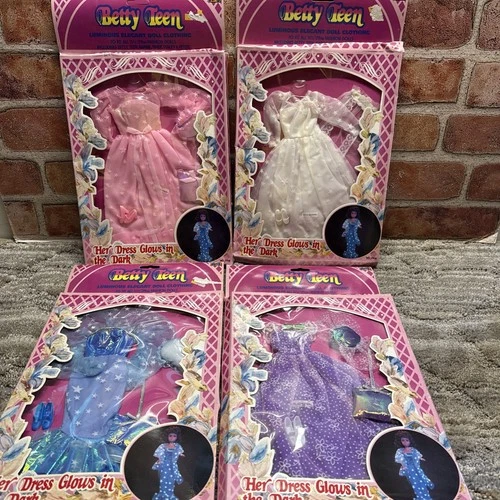 Vintage Lot Of 4- Betty Teen Doll Dresses And Accessories