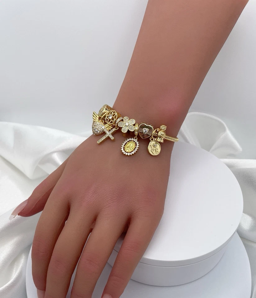 Brazalete de cadena de serpiente de oro amarillo Linx con dijes temáticos de mamá religiosa Foto 4 de 4