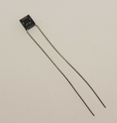 10x Keramik-Vielschichtkondensator CK05 BX 471k ±10% 200V (21-1-2-15)