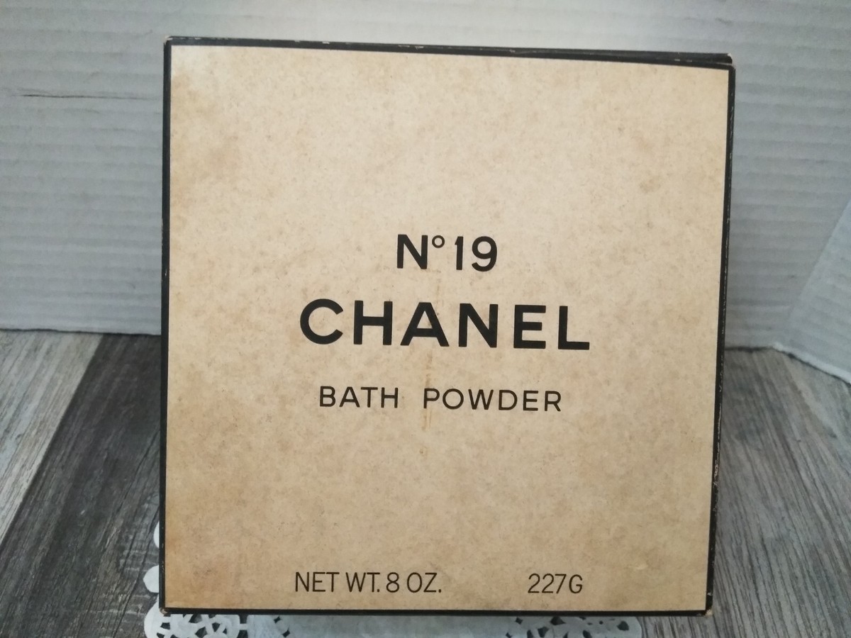 VTG. 60'S 70'S Chanel No 19 Bath Powder 8.OZ / 227 g FRANCE ( BOX