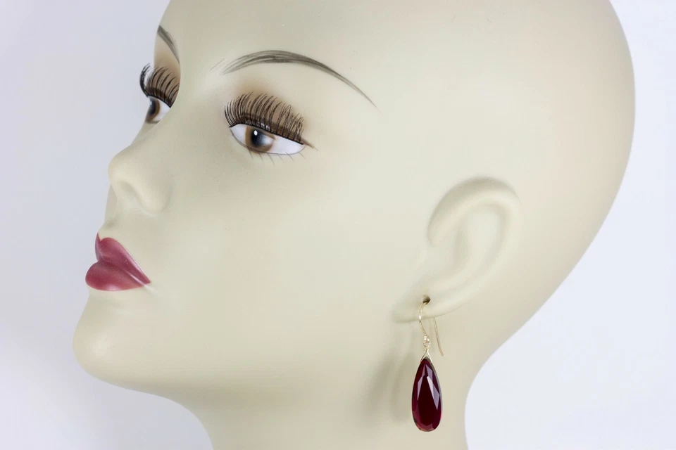 Pendientes largos facetados simples colgantes de oro de 14k rojo rubí simulado de 1,8 pulgadas de ley Foto 2 de 4