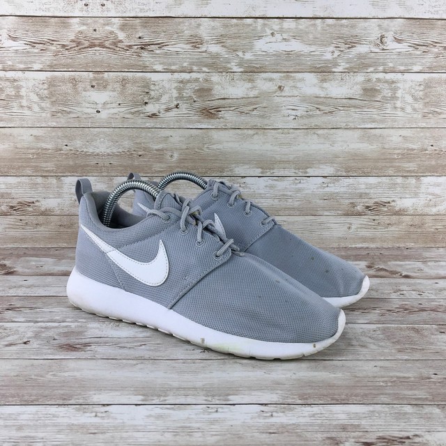 youth white tennis shoes