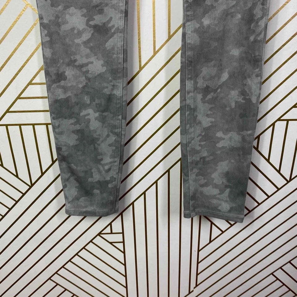Leggings al Tobillo Spanx Lavado a Piedra Camuflados Jean-Ish en Verde Gris Talla US XS Foto 4 de 4