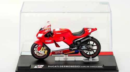 Ducati Desmosedici Carlos Checa 2005 Scala 1:24 Modellino MotoGP Numero 7 - Foto 8 di 8